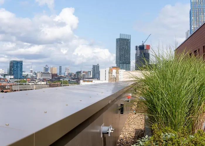 3Br Penthouse By Torr Property Group Short Term Lets With Private Rooftop Garden Manchester